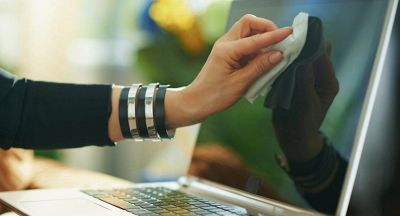 Come pulire schermi di tv e pc senza rovinarli