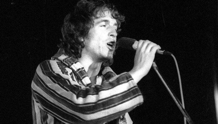 39 anni fa l'addio a Rino Gaetano, il cantautore dissidente