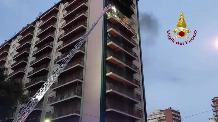 Incendio in casa a Palermo: muore una donna, grave la figlia