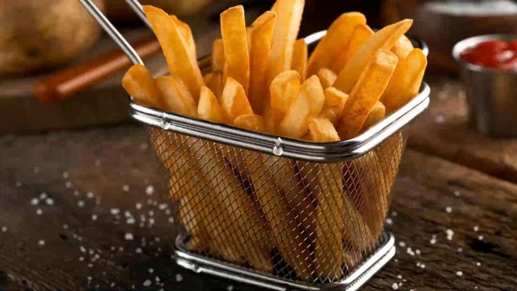 Come vengono preparate le patatine di McDonald’s? I 9 ingredienti