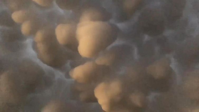 Nuvole come zucchero filato: lo spettacolo dopo un temporale