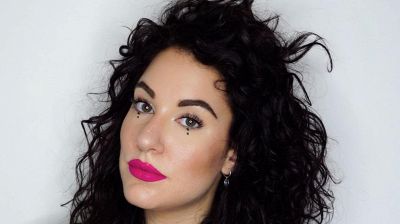 Trucco con puntino, minimal e chic