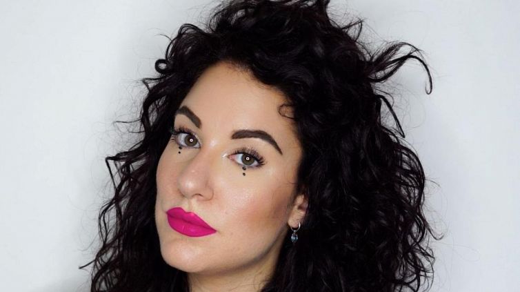 Trucco con puntino, minimal e chic