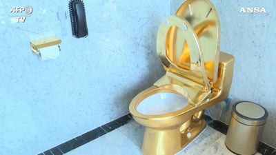 Vietnam, aperto il primo hotel del mondo placcato in oro