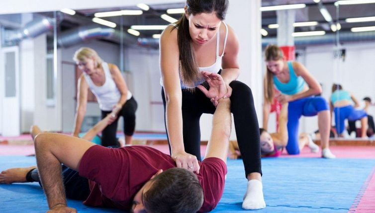 Disarming Knives, le tecnica di autodifesa che permette di disarmare l'avversario