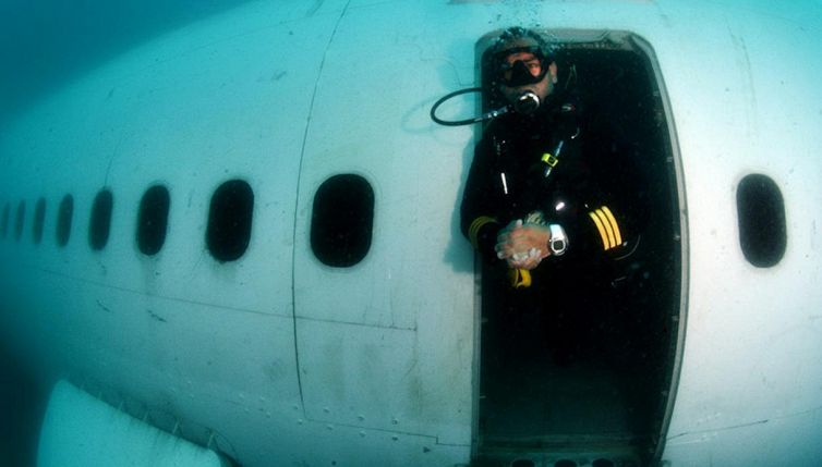 L'incredibile storia del più grande aereo sommerso