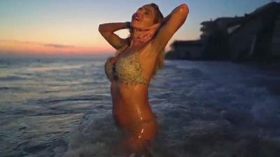 'Boom', la nuova hit di Valeria Marini