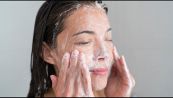 Come lavarsi il viso senza sbagliare