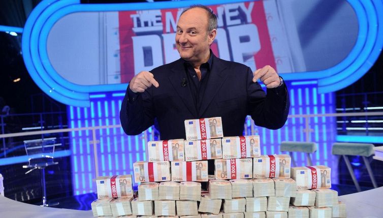 Gerry Scotti si scusa per le repliche: "Ma hanno salvato il nostro sistema televisivo"