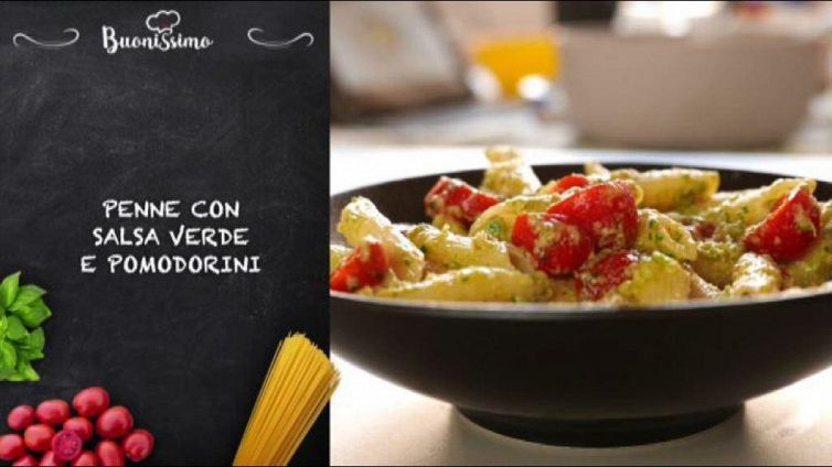 Penne con salsa rosa e pomodorini.