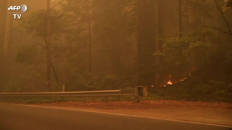 Usa, continuano gli incendi in California