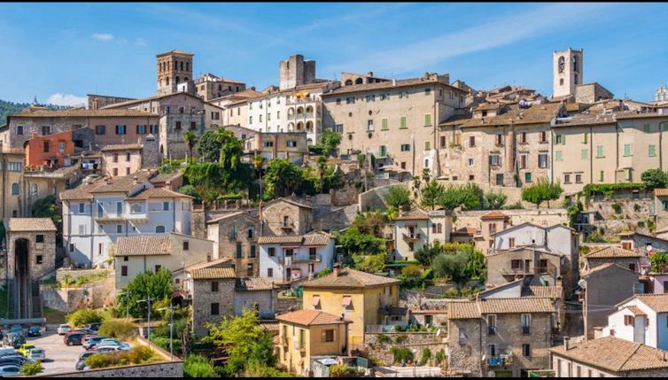 La città umbra che ha ispirato “Le cronache di Narnia”