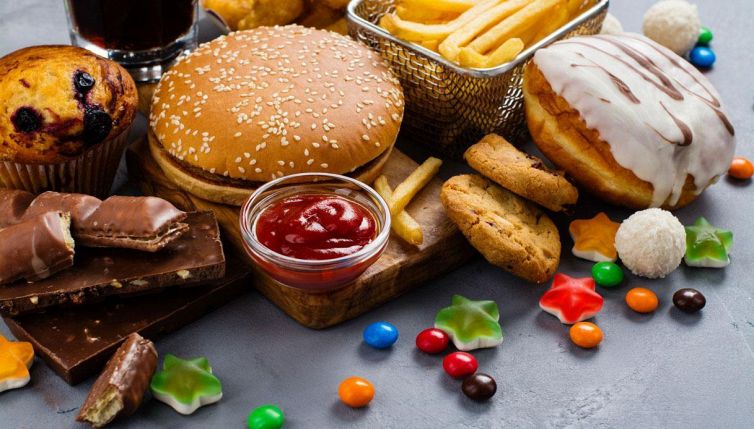 Cibo spazzatura, il trucco per evitare di cedere alla tentazione