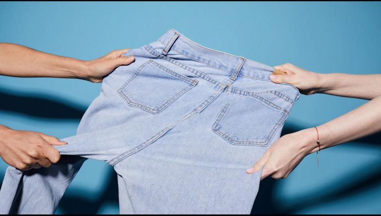 Come allargare i jeans stretti