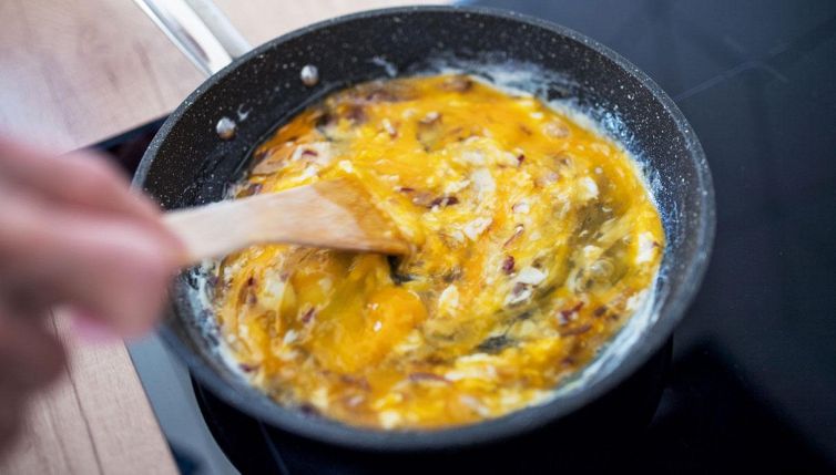 Spumante nelle uova strapazzate: l'ingrediente per farle perfette