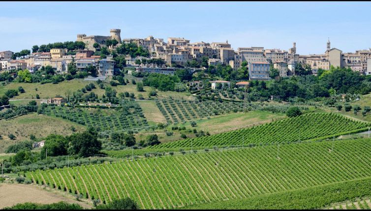 Acquaviva Picena, il borgo all'ombra della Fortezza