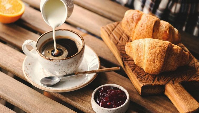 Aggiungi il latte al caffè? Cosa dovresti sapere