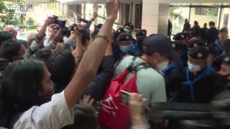 Arresti in Thailandia ma la protesta non si ferma