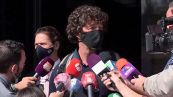 Miguel Bosé portato in tribunale dall'ex per i quattro figli