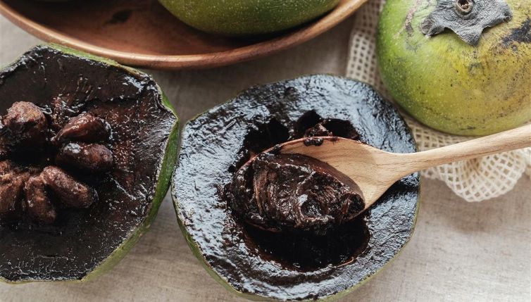 Il frutto che sembra un budino al cioccolato. Come si mangia