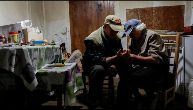 Coppia di anziani, da 40 anni in un paese fantasma