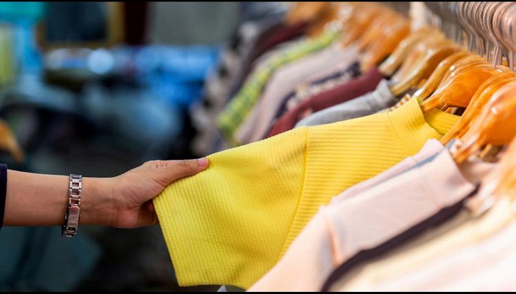 Nylon nei vestiti, ricarica smartphone con i passi