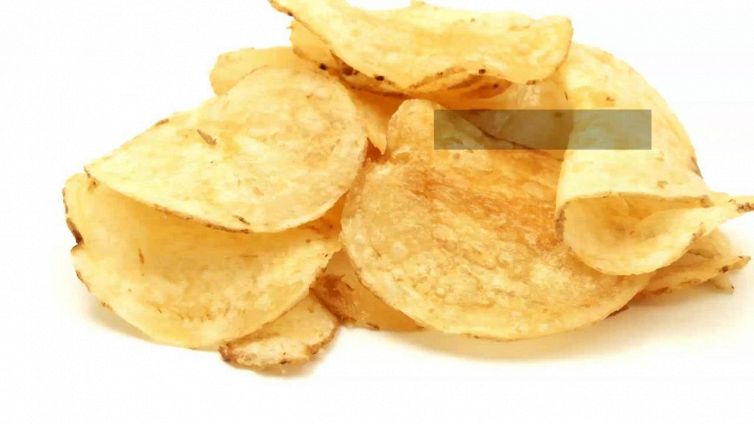 Non riesci a smettere di mangiare le patatine? Non è colpa tua