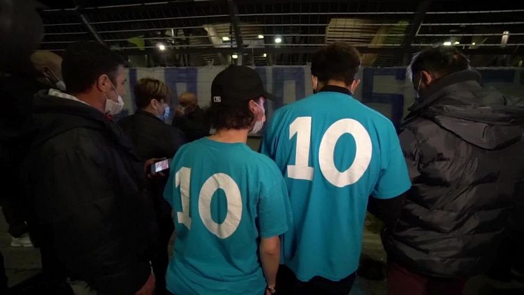 Morte Maradona, le luci del San Paolo accese in omaggio al n.10 argentino