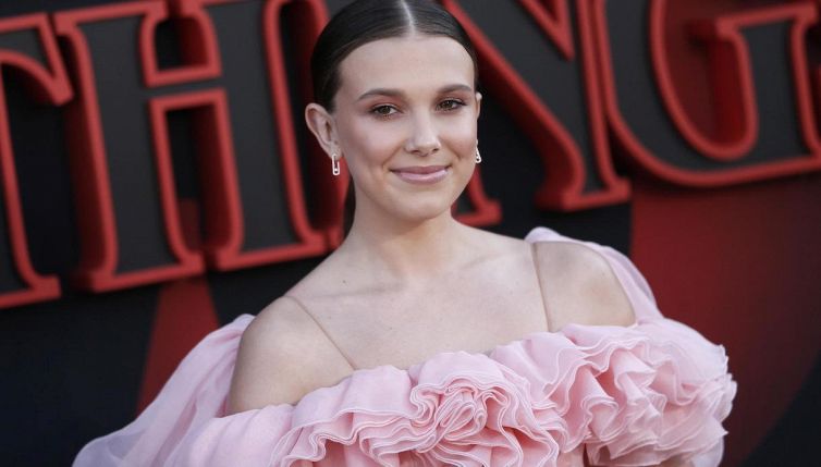 Millie Bobby Brown in lacrime su Instagram: ʺAbbiate più rispettoʺ