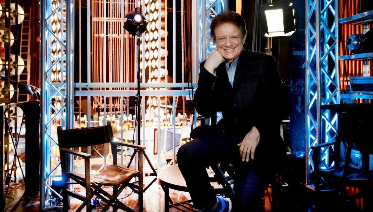 ‘Qui e Adesso’, lo show di Massimo Ranieri: “Canzoni e talk show”