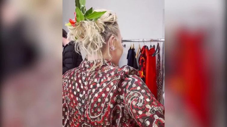 La nuova pettinatura di Paola Barale che fa impazzire Instagram