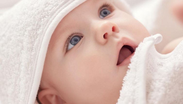 Gli occhi di un bambino se ti guardano è perché ti trovano bella