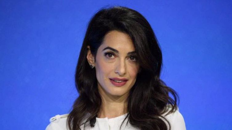 Amal Clooney scrive un nuovo libro: "Ringrazio George"