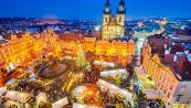 Si accendono le luci e la magia: Buon Natale da tutto il mondo