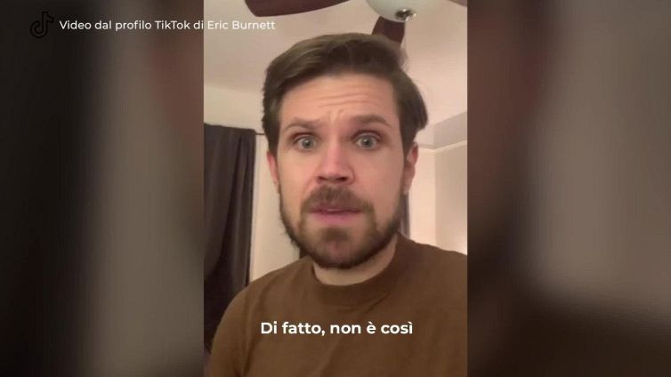 No vax scrivono a un medico su TikTok: la sua risposta è virale