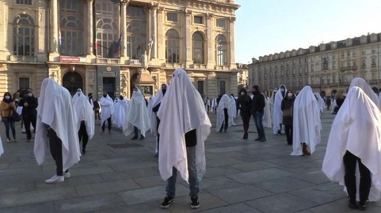 Torino, i 'fantasmi' delle palestre in piazza: "Siamo delusi perché invisibili"