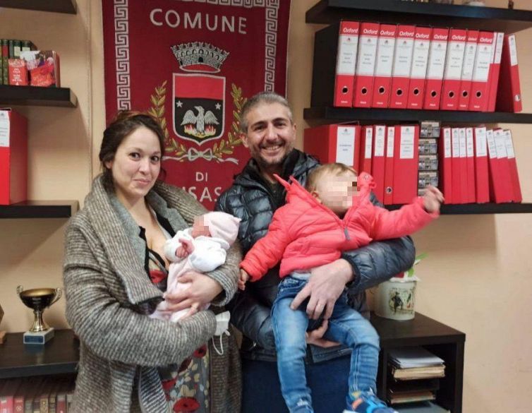 Nicole, la bambina nata in auto: il papà si improvvisa dottore