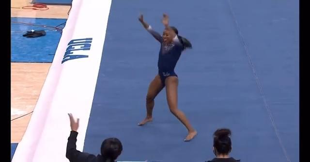 Nia Dennis, la ginnasta dedica la sua performance alla “Black excellence”