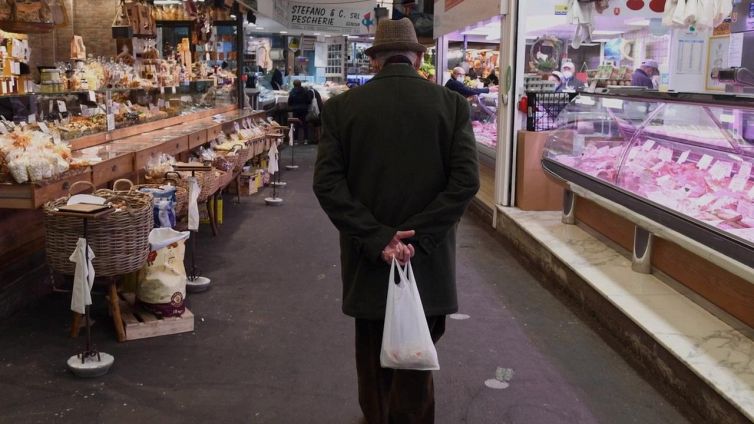 Ruba la cioccolata per i nipoti: il gesto a sorpresa della polizia