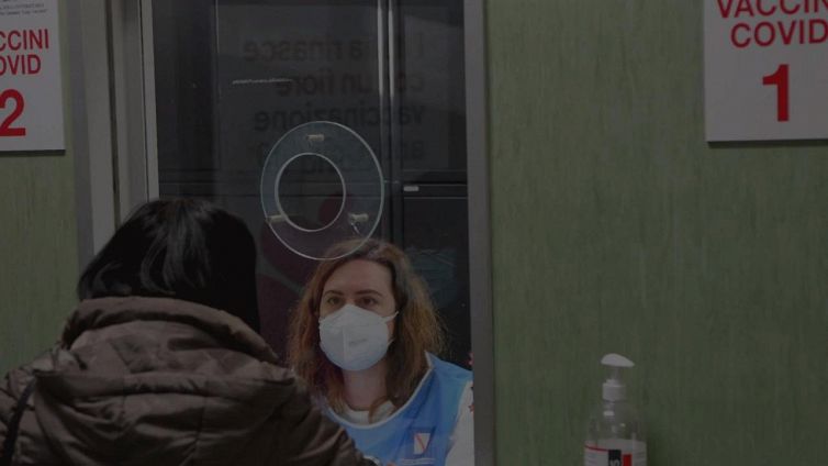 Vaccino Covid, al via le prenotazioni, ma nel Lazio sito già in tilt