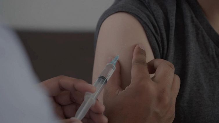 Covid, via al sistema di Poste in Sicilia: come prenotare il vaccino