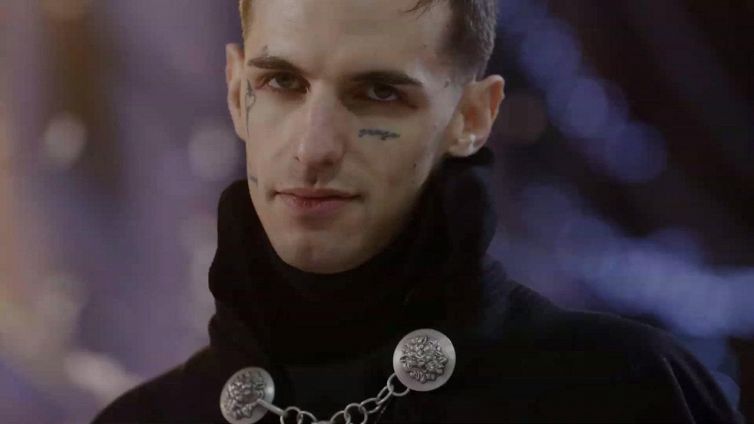 Achille Lauro, l'amore, la famiglia e i quadri di Sanremo