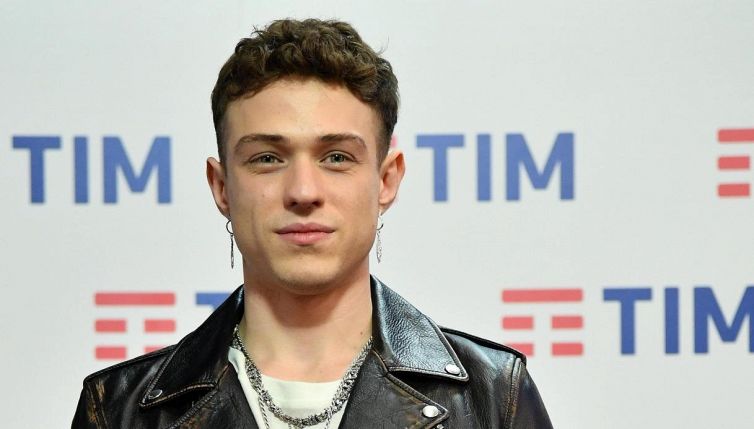 Sanremo 2021, Irama parla del membro del suo staff positivo