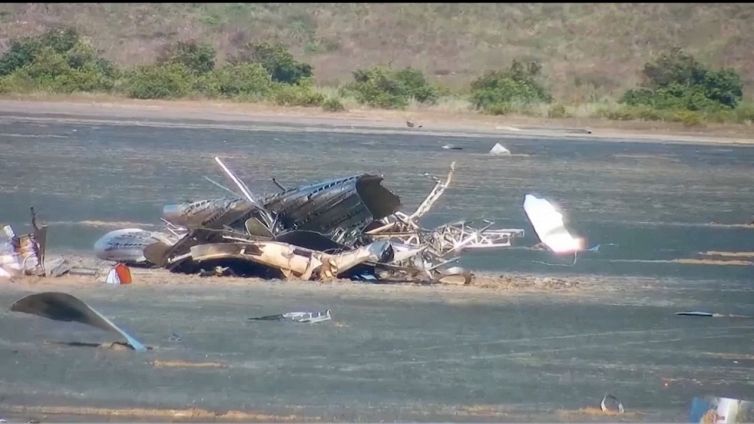 SpaceX, nuovo flop: il razzo si schianta al suolo. Le immagini