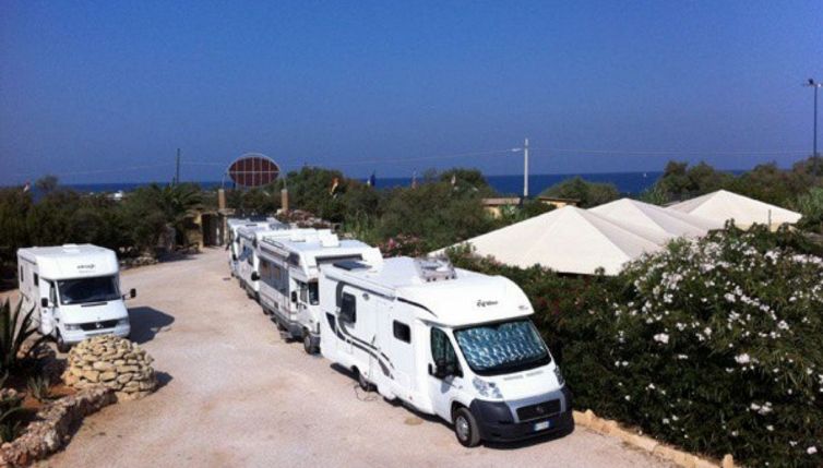 Camping in Salento, la strana storia dei turisti che aspettano la fine del lockdown