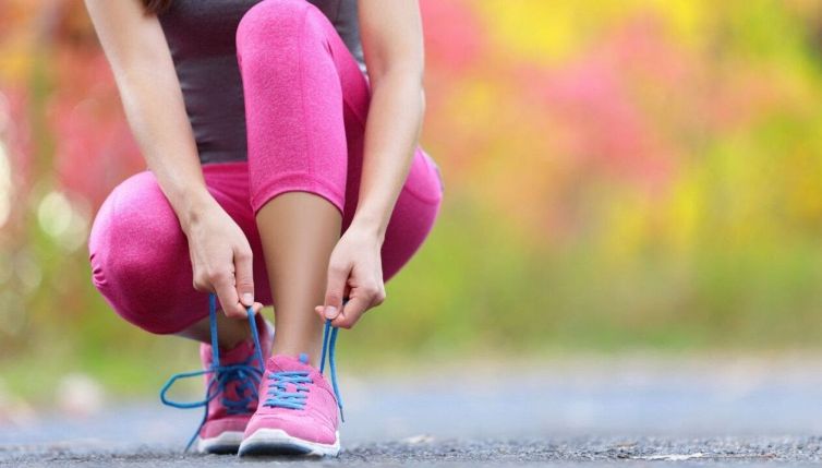 Camminare 10.000 passi al giorno fa davvero bene? Cosa dice la scienza