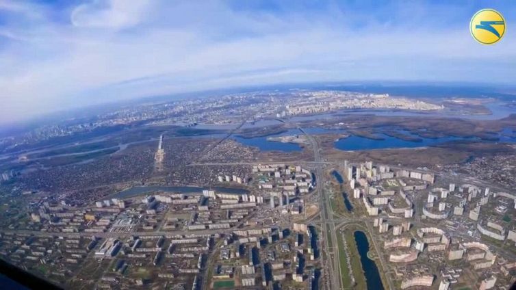 IN VOLO SU KYIV E CHERNOBYL CON UIA