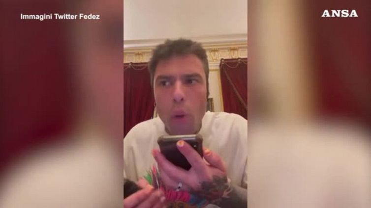 Scontro Rai-Fedez, il cantante pubblica le telefonate: 'Sono imbarazzato per voi'