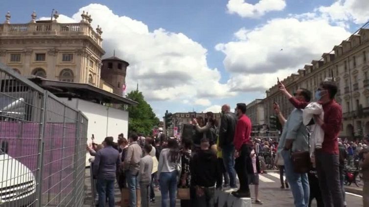 Giro d'Italia, Torino si tinge di Rosa ma senza assembramenti
