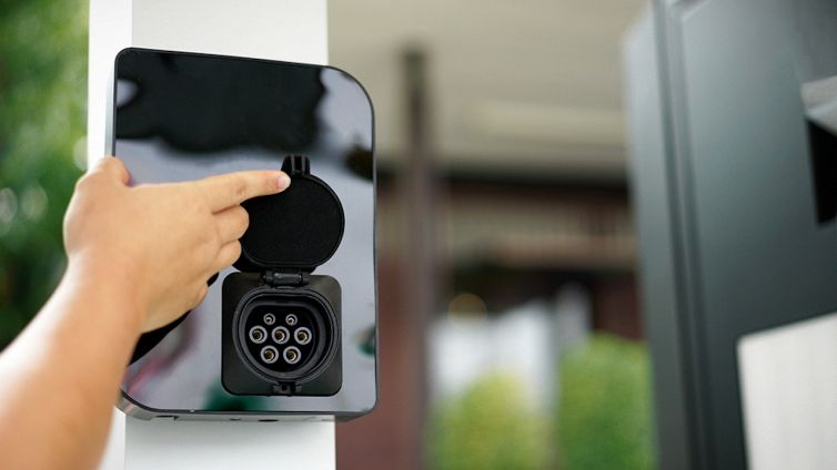 Auto elettriche: quanto costano colonnine e wallbox
